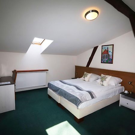 Hotel Sandro Silver & Spichlerz Antoniny Leszno  Dış mekan fotoğraf