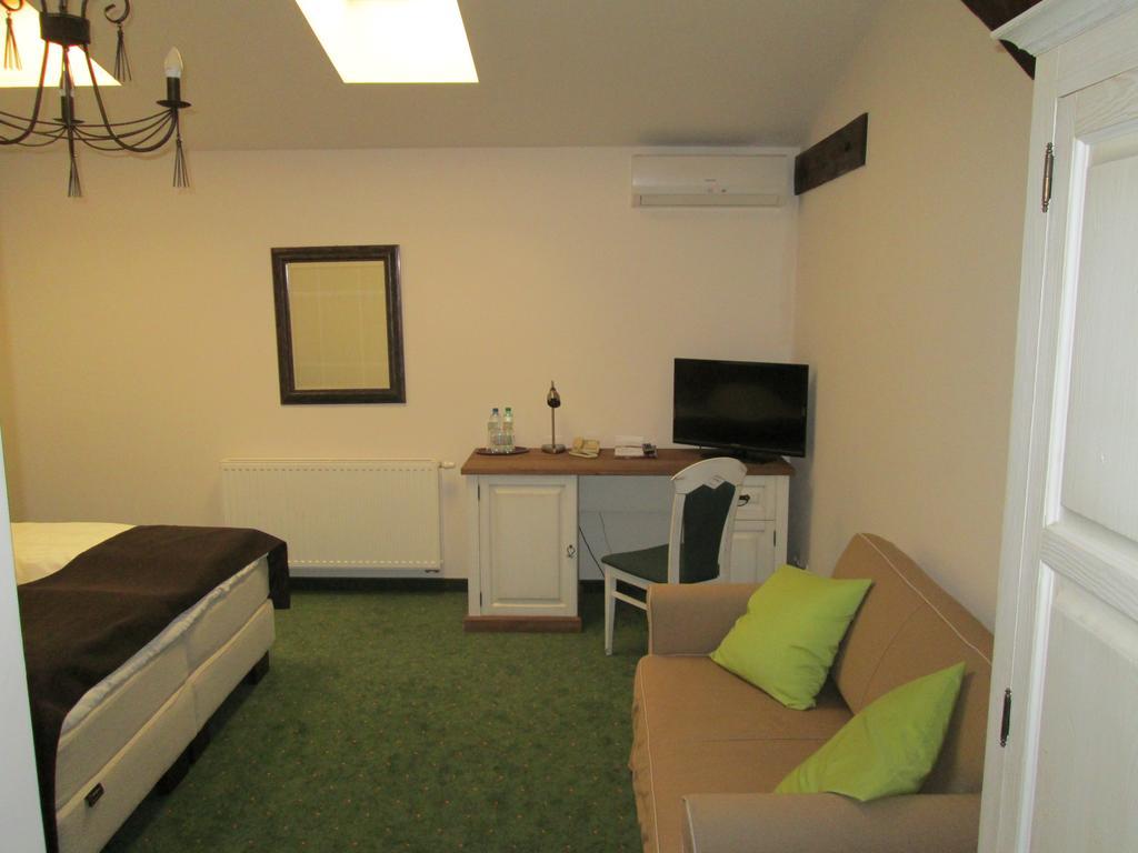 Hotel Sandro Silver & Spichlerz Antoniny Leszno  Oda fotoğraf