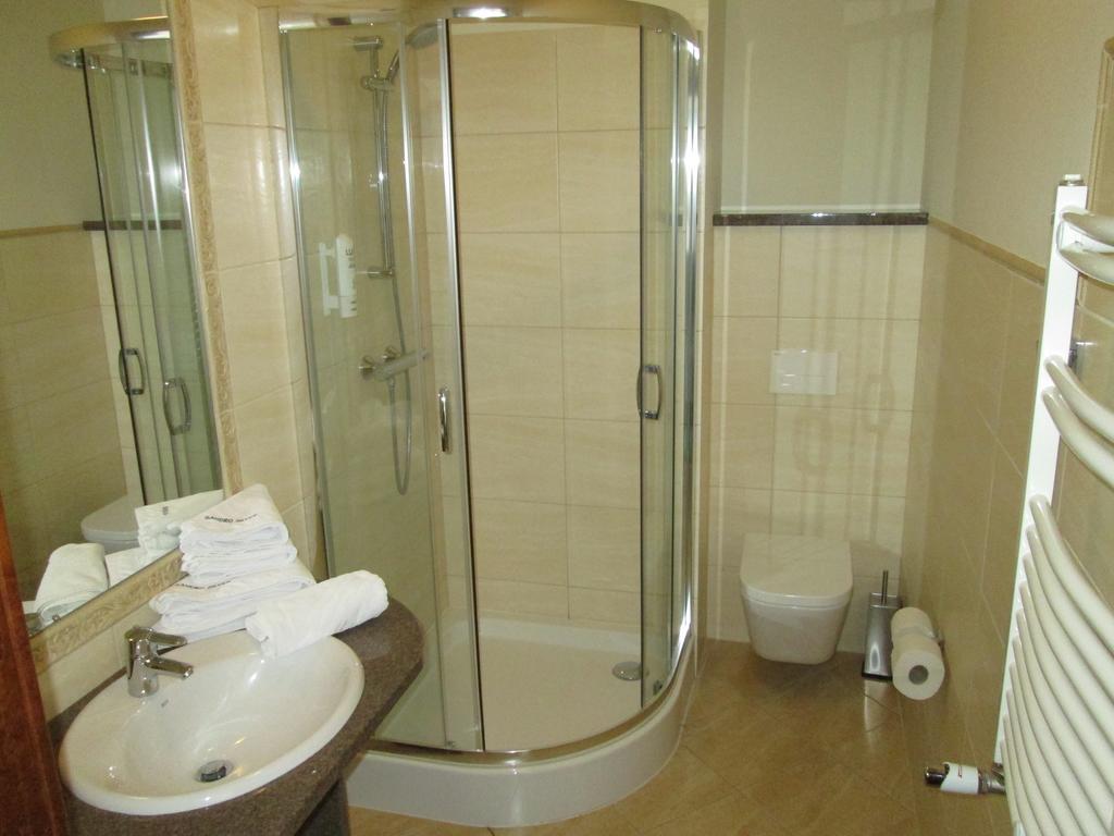 Hotel Sandro Silver & Spichlerz Antoniny Leszno  Oda fotoğraf