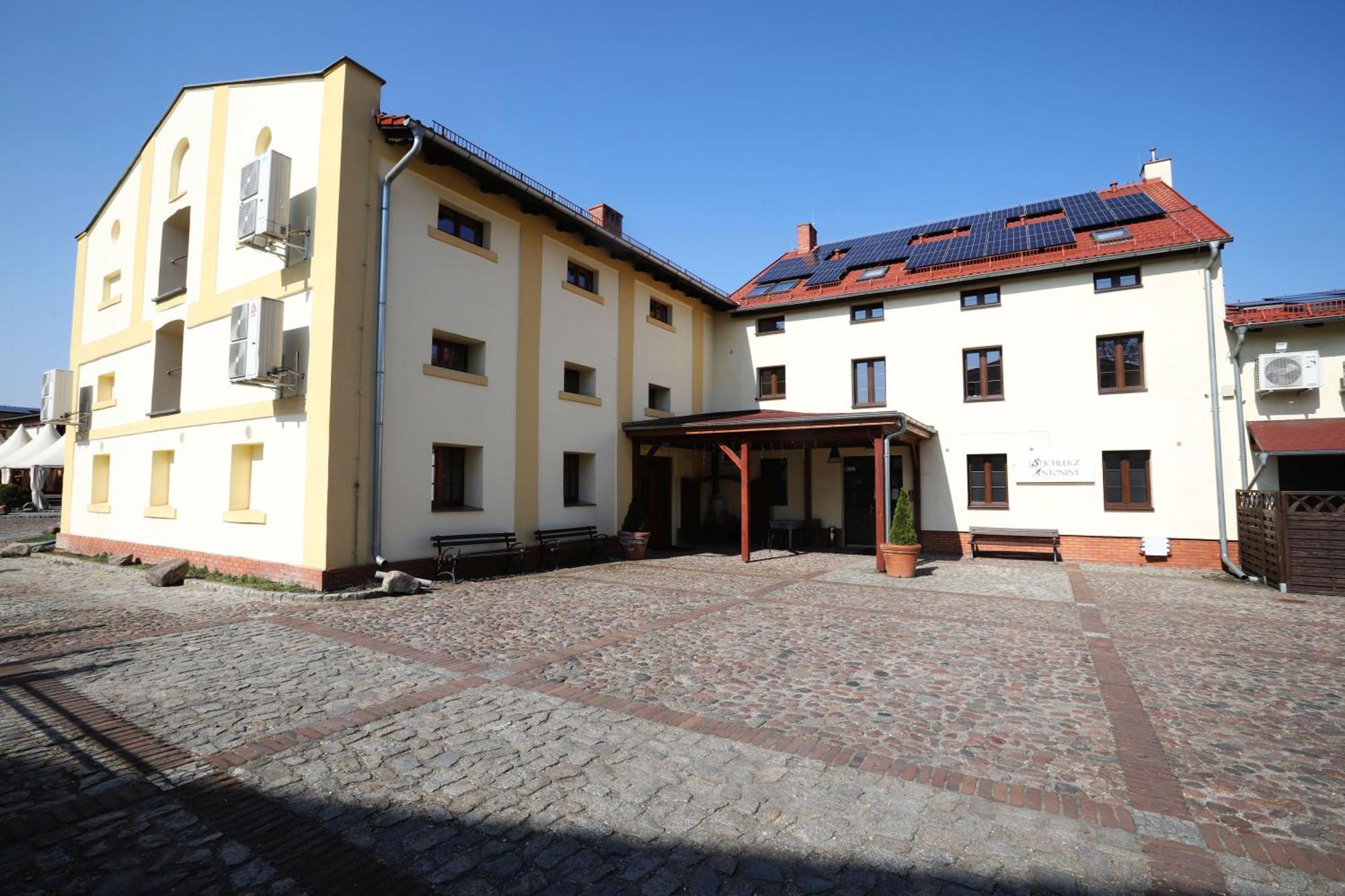 Hotel Sandro Silver & Spichlerz Antoniny Leszno  Dış mekan fotoğraf