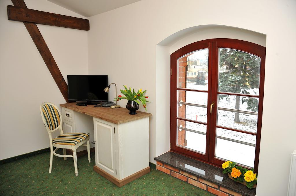 Hotel Sandro Silver & Spichlerz Antoniny Leszno  Oda fotoğraf