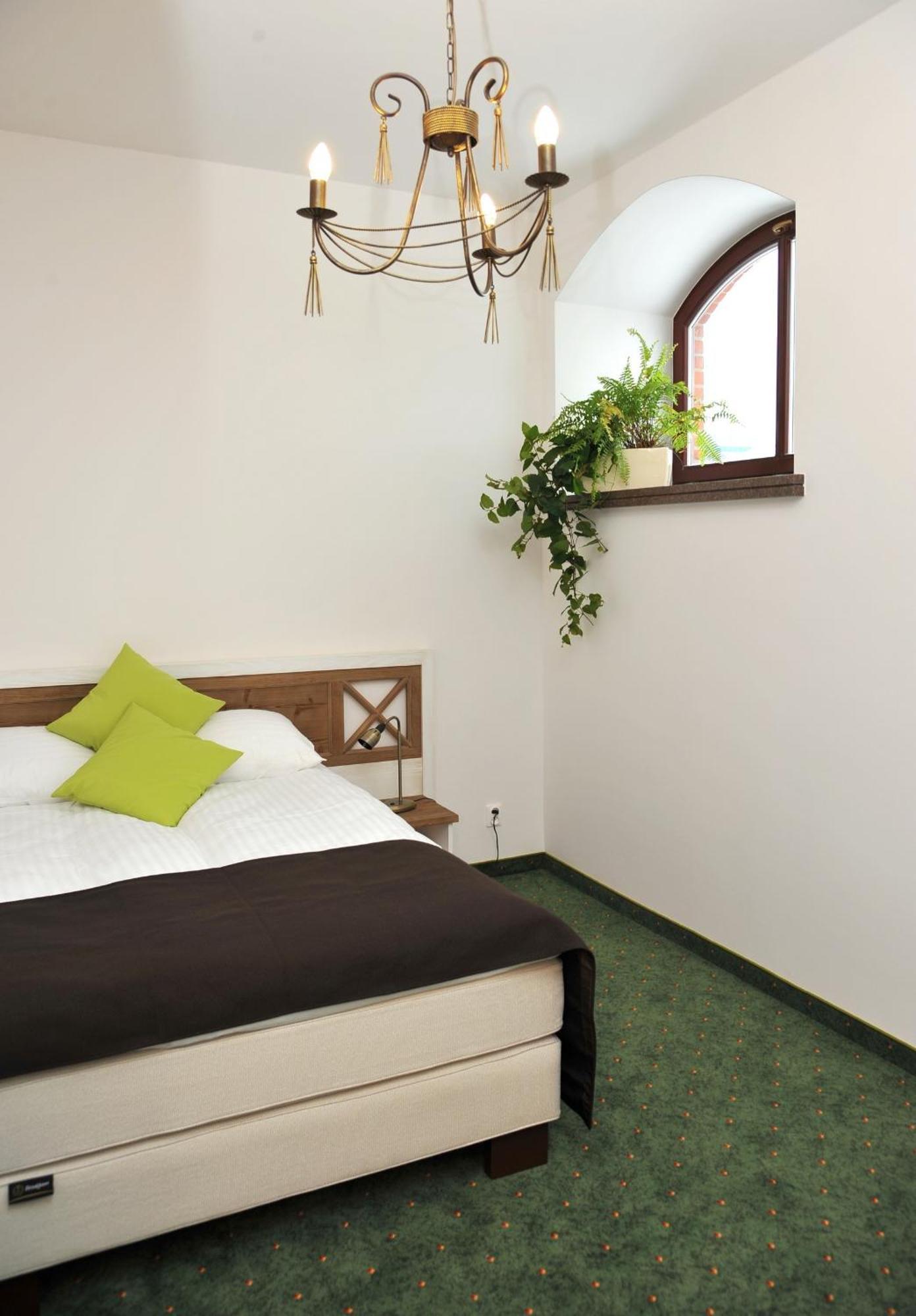 Hotel Sandro Silver & Spichlerz Antoniny Leszno  Dış mekan fotoğraf