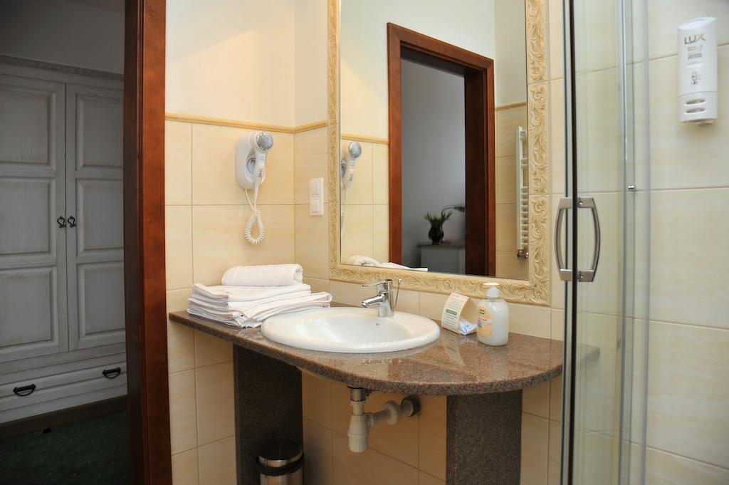 Hotel Sandro Silver & Spichlerz Antoniny Leszno  Oda fotoğraf