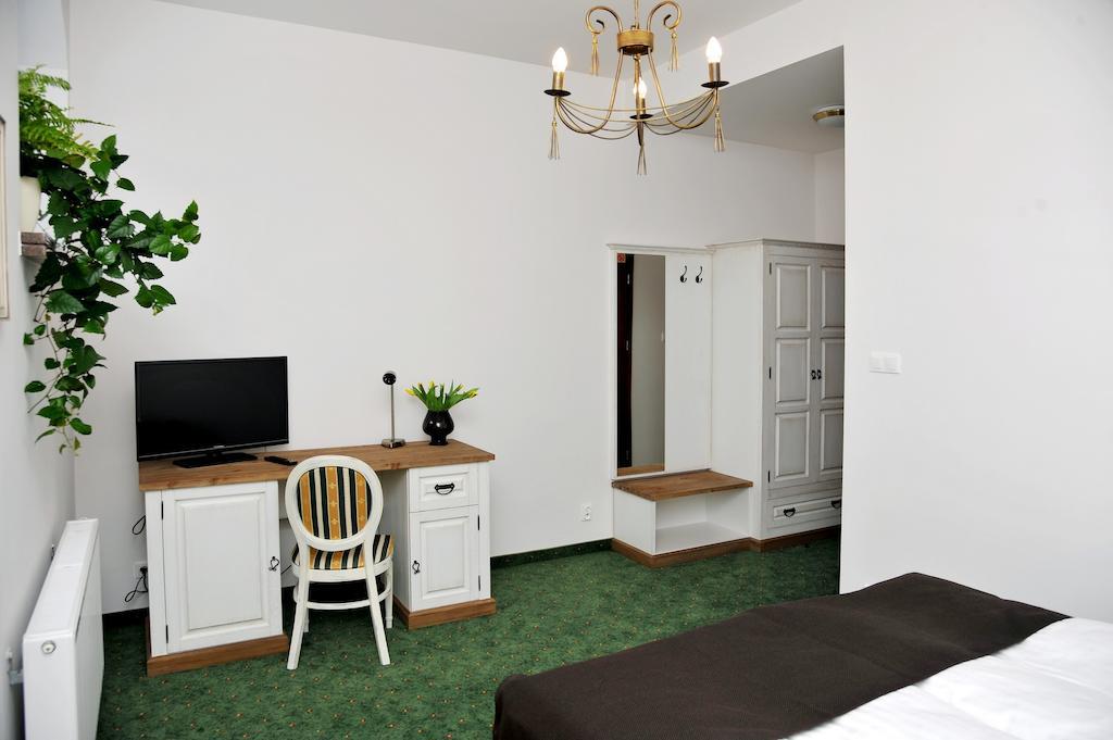 Hotel Sandro Silver & Spichlerz Antoniny Leszno  Oda fotoğraf